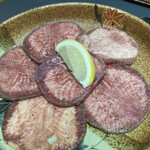 焼肉大船苑 - 色が死んでる上タン980円