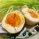 横浜ラーメン厨房 うえむらや - 味玉