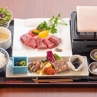 Hot and juicy, grilled to your preference ♪ Akaushi lava/rock salt plate