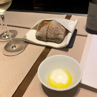 okas - 自家製サワークリームとオリーブオイル