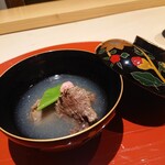 肉屋 雪月花 NAGOYA - 松阪牛タン生姜煮込 新玉葱摺流し 桜の華といんげん