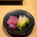 Sushi Itsumi - 2021.9 タマネギ紫蘇漬け、ザーサイ浅漬け