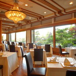 レストラン連翠 - 日本庭園を眺めながらお食事をお楽しみ下さい
