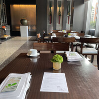 フレンチ キッチン - テーブル