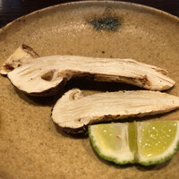 たでの葉 - コメツガ松茸 炭火焼き（アップ）