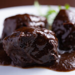 BISTECCA NAOKI - Braised Short-Horned Beef in Red Wine
