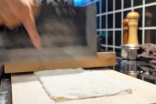BISTECCA NAOKI - 蕎麦切り包丁によるカット