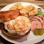 コニーズダイナー - ベーコンエッグバーガー
