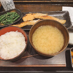 Shimpachi Shokudou - サーモンハラス定食+インゲン胡麻和え