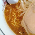 ハルピンラーメン - スープの感じ。