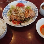 Bamiyan - 油淋鶏(味変胡麻ソース付きと)ごはんセット(ごはん大盛)。