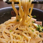 油ソバ専門店 山ト天 - 麺リフト　温玉油そば