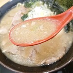 熟成豚骨ラーメン そだし - スープ。