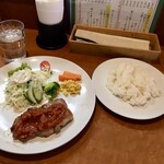 ブラウニーアンドクーキー - ポークソテーサルサソース1,200円