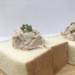 Cafe&Bar Tiny Table - ツナとオニオンのファットサンド