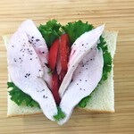 Cafe&Bar Tiny Table - とりむね肉にLow Fatなギルティフリーサンド