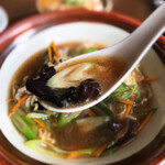麺屋 ゼロプラス - 黒胡椒が効いたスパイシーなスープ