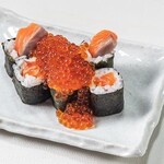 Salmon salmon roe roll