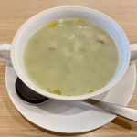 洋食 チソウ - 緑色の野菜のスープ