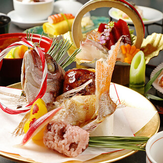 お顔合せやお祝いごとに、ご慶事コースをご用意しております。