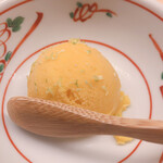 てんぷらと和食 山の上 - レモンの皮がかかったマンゴー