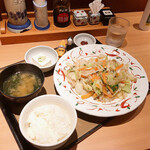 やよい軒 - たっぷり野菜の肉野菜炒め定食 830円