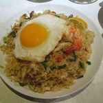 ｎｅｗ！日替わりセット990円のメイン　カレー炒飯のスパイス使いが子供のころ食べたカレースナックみたいで旨かった。目玉焼きが嬉しい♪