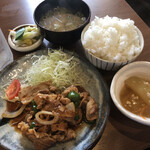 家庭料理居酒屋 よってって - ♪豚の焼肉定食 ¥500
