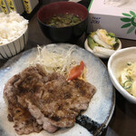 家庭料理居酒屋 よってって - ♪豚肉のガーリックソース定食 ¥500