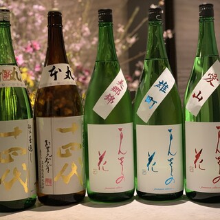 種類豊富な日本酒やワインを取り揃えています