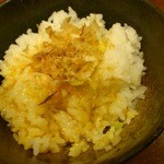 七麺鳥 - 鰹節と刻み葱を掛けて頂きます！
