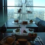 天空LOUNGE TOP of TREE - トップオブランチ前菜とスカイツリー