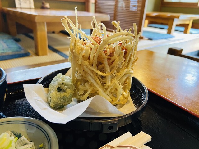 そびえ立つ ごぼう天盛り蕎麦 By ゴージャ そば処 ほそ川 牛浜 そば 食べログ