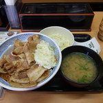 吉野家 - 焼味豚丼十勝仕立て（大盛）など