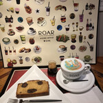 ロアーコーヒーハウス＆ロースタリー - Instagram映え用のボードを後ろに置いてみた！