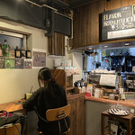 ロアーコーヒーハウス＆ロースタリー - 店内の雰囲気①