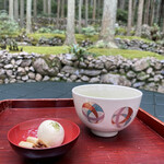 Koke Mushiro - 抹茶　苔まんじゅうと唐饅
