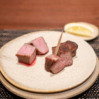 食道麻布 - 右、富士幻豚、 左、梅山豚