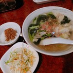 台湾食堂 - 週替わりメニュー　鶏スープのワンタン麺　セット　全容　遅れて御新香とデザートがきました