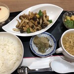 レストラン オーロラ - 鶏肉の黒胡椒炒め