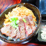 Sarashina Soba Isogiri - 期間限定・牛ももステーキ丼もりセット　８６０円（税込）の牛ももステーキ丼のアップ【２０２１年９月】