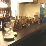 リトルバー - カウンター８席程の店内