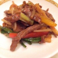 南園 - 牛肉と筍ピーマンsmall 2460円(の一部) 