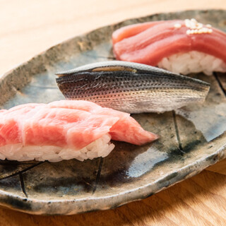 江戶前壽司從準備食材到烹飪都經過精心製作。