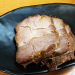 めんや 赤羽壱龍 - チャーシューは厚切り３枚で￥３００でしたが食感＆味は良かったですが少し味が濃かったなぁ～～