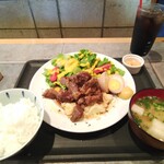 Bisutoro Kon - ■牛の角煮定食(ﾄﾞﾘﾝｸ、ｼﾞｪﾗｰﾄ付き)