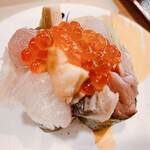 すし 銚子丸 - 海鮮軍艦色々な魚やイクラが贅沢な逸品です(o^^o)