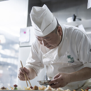 Bringing many of the exquisite dishes created by our head chef, Yu Hei, to more people...