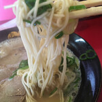 秀ちゃんラーメン - なんと長浜タイプの極細麺。喉ごしも抜群