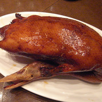 天厨菜館 銀座店 - 北京ダック。頭までついて、ちょっとグロテスク